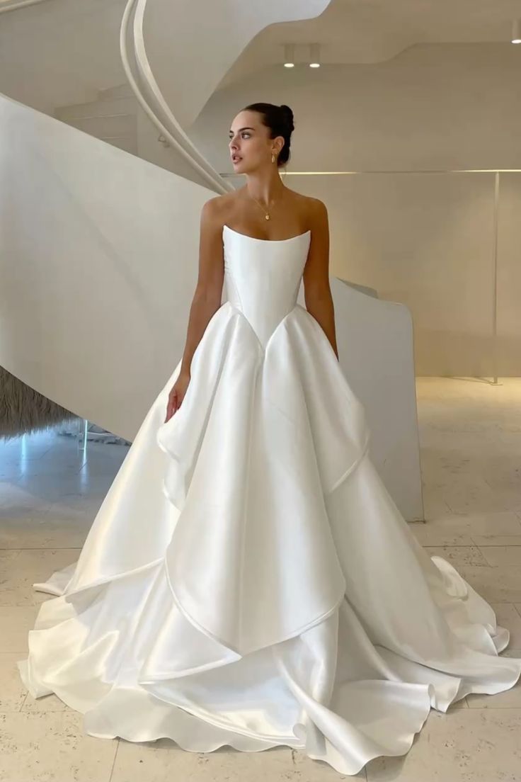 Hermoso vestido de novia largo de satén blanco sin tirantes WD051