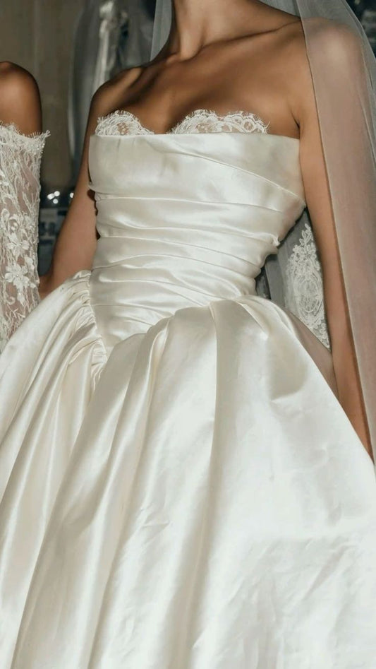 Hermoso vestido de novia largo sin tirantes en satén marfil WD053