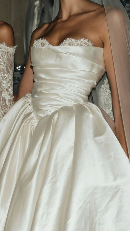 Hermoso vestido de novia largo sin tirantes en satén marfil WD053