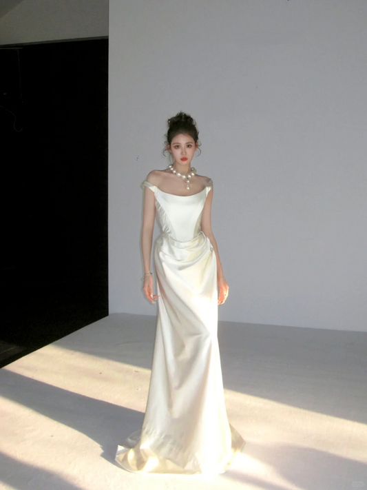 Vestido de novia de ensueño, corte tubo, hombros descubiertos, satén blanco, largo de verano, W0140