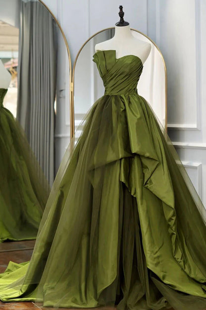 Vestido de fiesta largo verde sin tirantes, asimétrico, de corte A y con volantes
