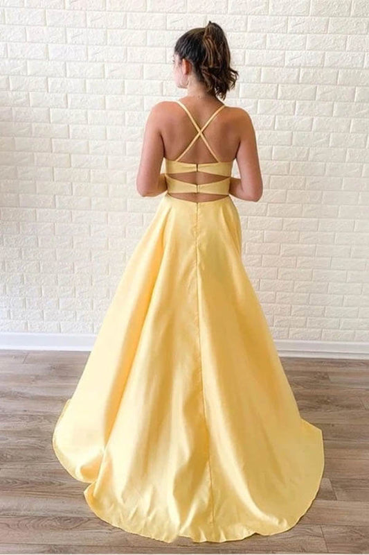Vestido de fiesta largo amarillo sin mangas con abertura y cola larga