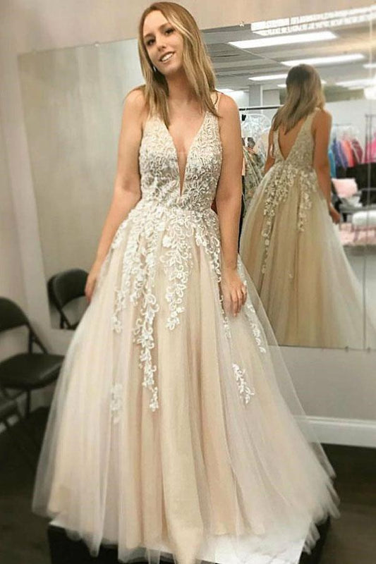 Vestido de fiesta largo de tul con escote en V y espalda abierta de princesa fluido con apliques