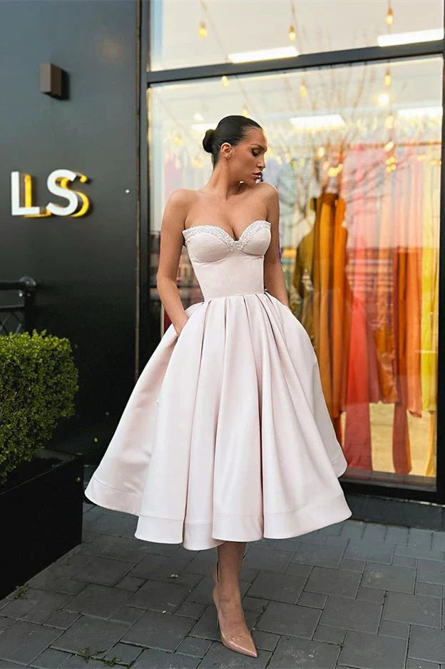 Vestido de fiesta de satén estilo retro rosa claro con escote en forma de corazón, sin tirantes, corte A, TP4052