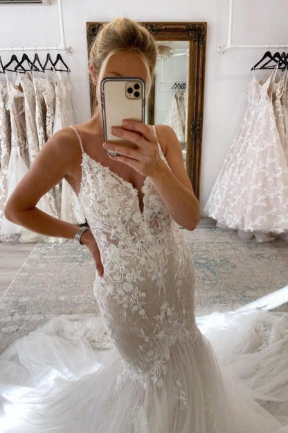 Elegante vestido de novia largo de sirena con escote en V y sin mangas con encaje