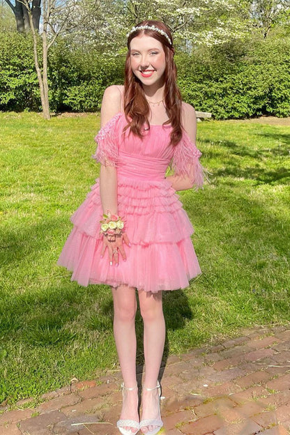 Vestido corto de fiesta de tul multicapa negro con plumas