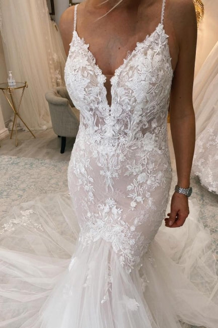 Elegante vestido de novia largo de sirena con escote en V y sin mangas con encaje