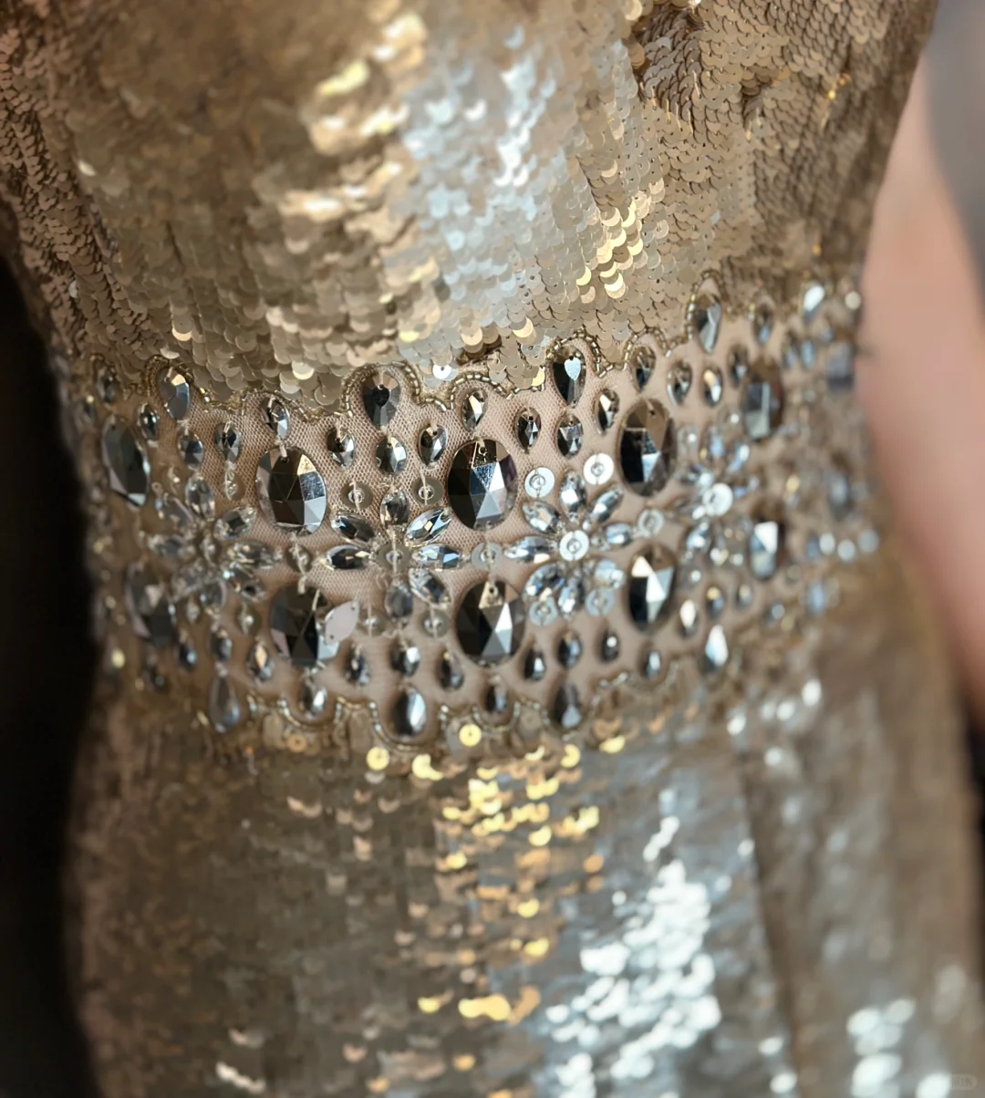Vestido de fiesta corto estilo retro dorado con escote en V, lentejuelas brillantes y cuentas, corte A, TP4021