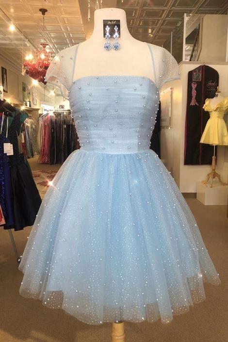 Lindos vestidos de fiesta en azul cielo claro con mangas cortas