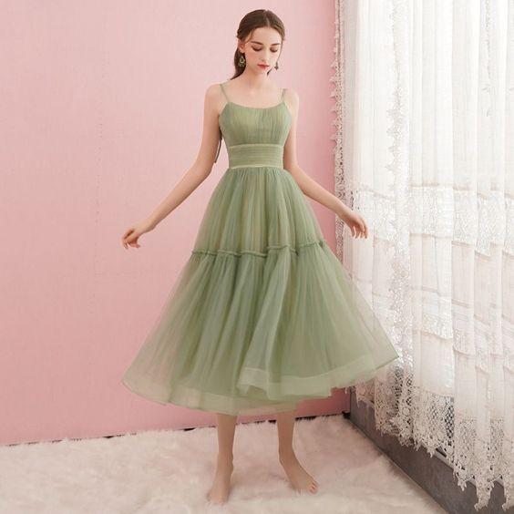 Vestidos sencillos de graduación de color verde salvia