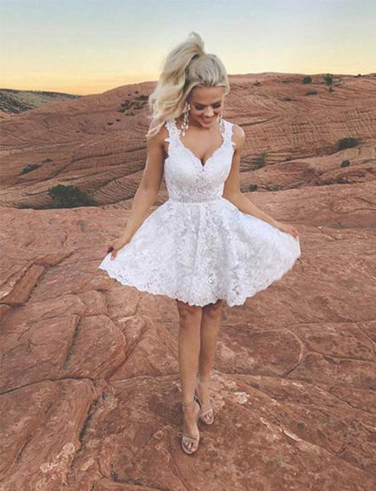 Vestidos de fiesta cortos blancos con escote en V y apliques para cóctel