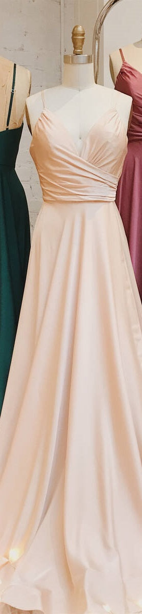 Vestido de dama de honor largo fruncido con tirantes en forma de A Vestidos formales