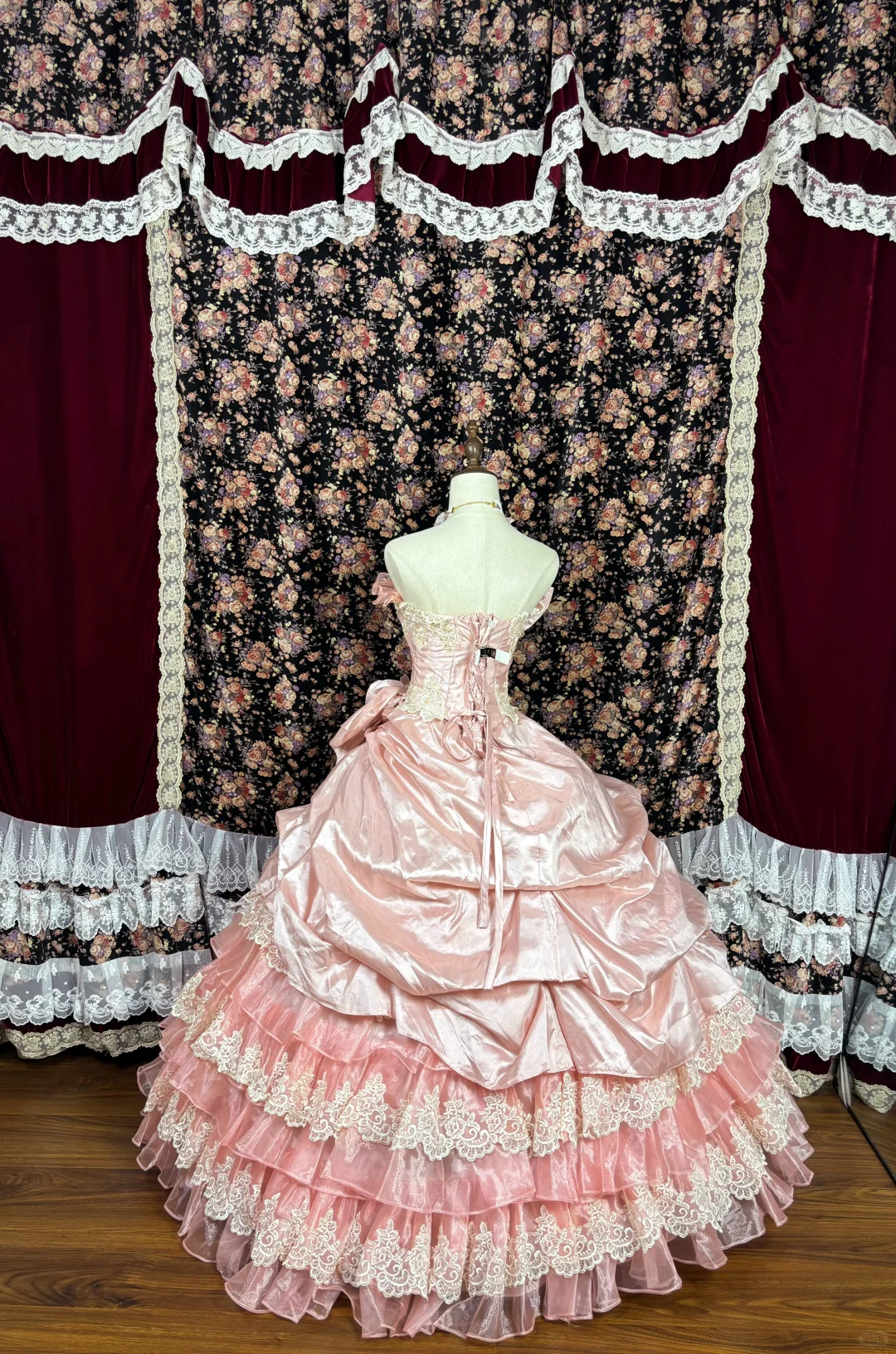 Vestido de quinceañera vintage de satén con encaje rosa y corte en A, con capas, para noche, TP4265