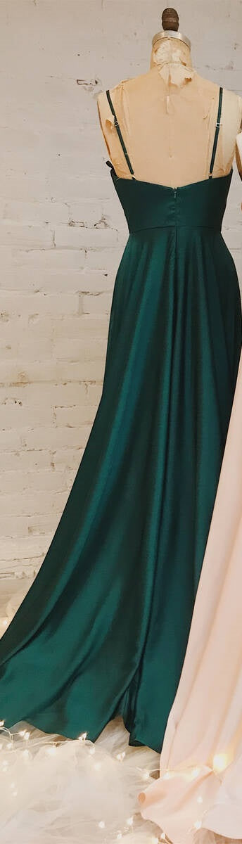 Vestido de dama de honor largo fruncido con tirantes en forma de A Vestidos formales