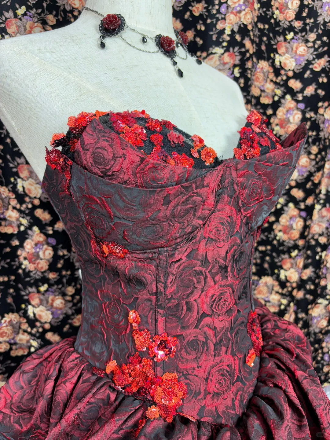 Hermoso vestido de fiesta burdeos con escote en forma de corazón y apliques de rosas, sin tirantes, largo hasta el suelo/corto, para cumpleaños, noche, TP4385