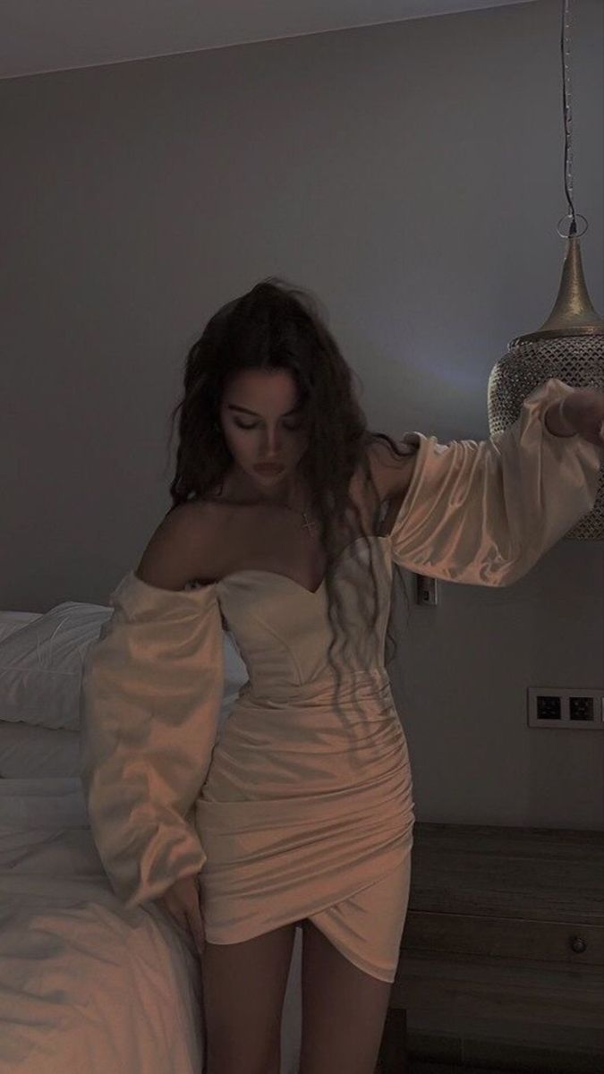 Vestido corto de satén con hombros descubiertos para fiesta de 8.º grado, vestido de verano para escuela secundaria, atuendos para 20.º cumpleaños DH1241