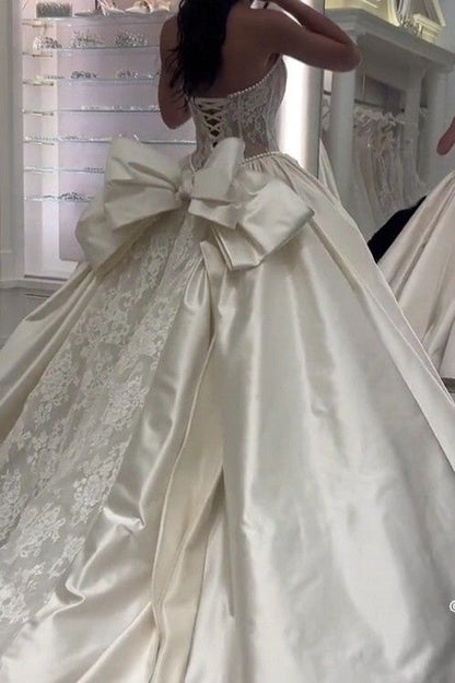 Beautiful Ball Gown Strapless Sleeveless White Satin Pleated Lace Wedding Dress Modest Wedding Dresses Princess Wedding Gowns DH1480