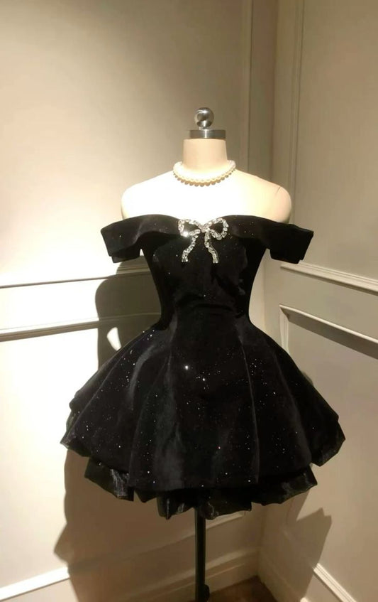 Sexy Ball Gown Off The Shoulder Black Velvet Short Formal 8th Grade Homecoming Dresses Summer Middle School Hoco Dress 6th Grade Graduation Outfits DH1882