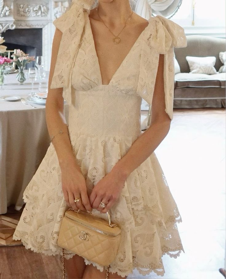 Cute A line V Neck Short Ivory Lace Formal 8th Grade Homecoming Dresses Middle School Short Cocktail Gowns Graduation Dress Hoco Outfits DH1894
