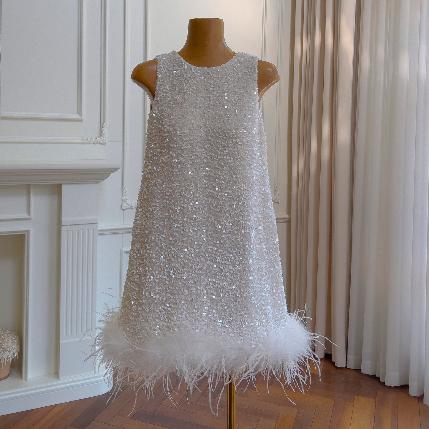 Cute A line Scoop Neck Sequin White Short Grad Dress Inspo Short Mini Formal 8th Grade Homecoming Dresses High School Hoco Court Dress Graduation Dress 18th Birthday Outfits DH1949