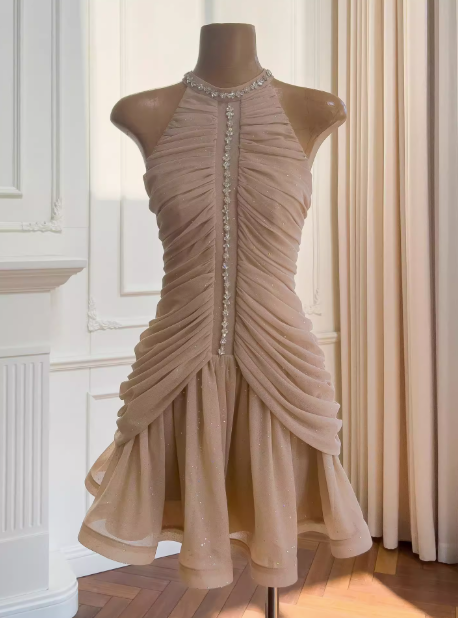 Cute Sheath Scoop Neck Champagne Short Grad Dress Inspo Short Mini Formal 8th Grade Homecoming Dresses High School Hoco Court Dress Graduation Dress Cocktail Outfits H1951