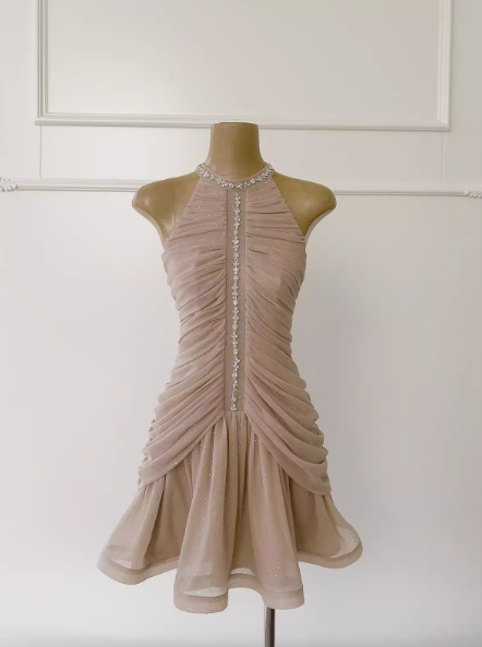 Cute Sheath Scoop Neck Champagne Short Grad Dress Inspo Short Mini Formal 8th Grade Homecoming Dresses High School Hoco Court Dress Graduation Dress Cocktail Outfits H1951