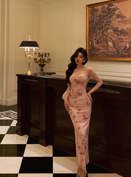 Elegante vestido rosa floral sin mangas color burdeos para cumpleaños número 23. Ideas de vestidos de cumpleaños para mujeres (DP1387).