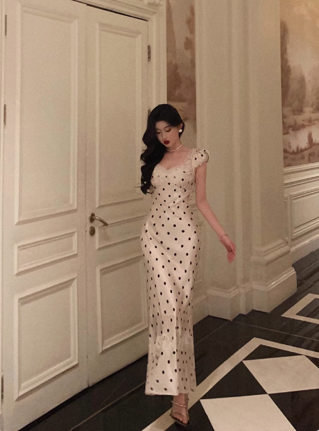 Elegante vestido blanco de sirena con escote en V para cumpleaños número 23. Ideas de vestidos de cumpleaños para mujeres (DP1397)