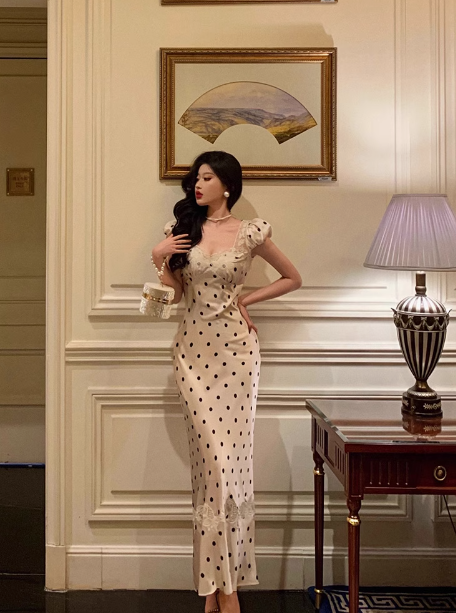 Elegante vestido blanco de sirena con escote en V para cumpleaños número 23. Ideas de vestidos de cumpleaños para mujeres (DP1397)