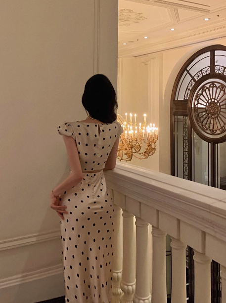Elegante vestido blanco de sirena con escote en V para cumpleaños número 23. Ideas de vestidos de cumpleaños para mujeres (DP1397)