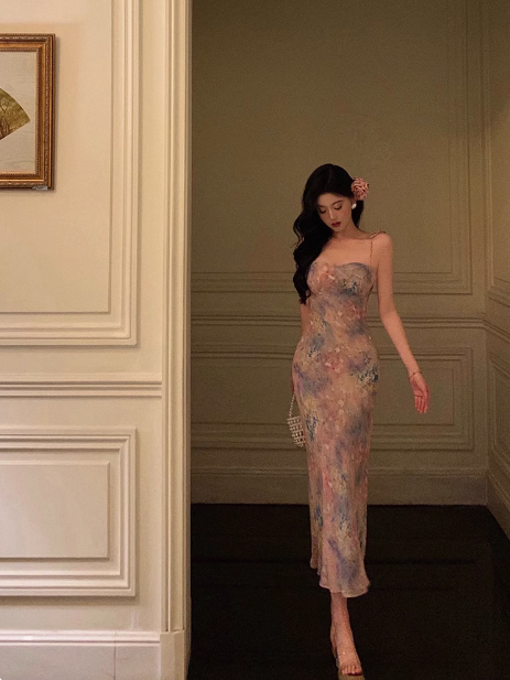 Vestido elegante de sirena con tirantes finos en color uva para cumpleaños número 23. Ideas de vestidos de cumpleaños para mujeres (DP1400)