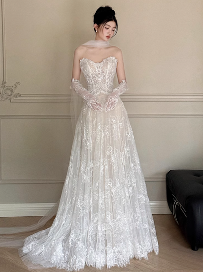 Vestido de novia clásico, corte A, escote corazón, encaje, blanco, minimalista, DP1645