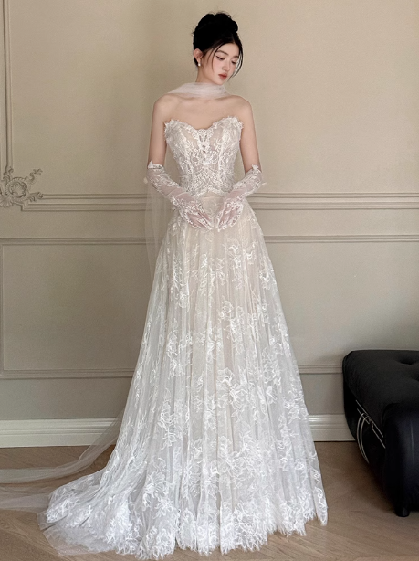 Vestido de novia clásico, corte A, escote corazón, encaje, blanco, minimalista, DP1645