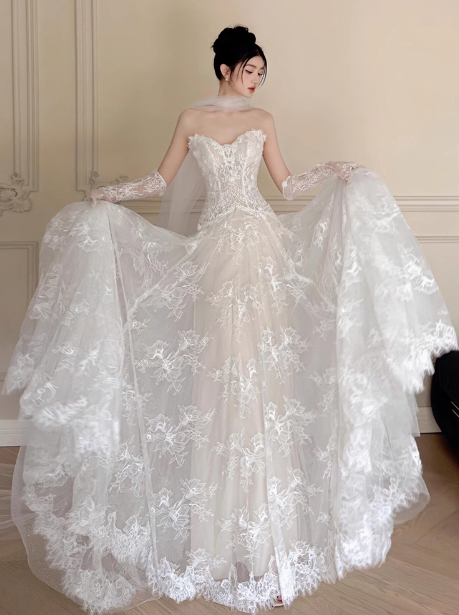 Vestido de novia clásico, corte A, escote corazón, encaje, blanco, minimalista, DP1645