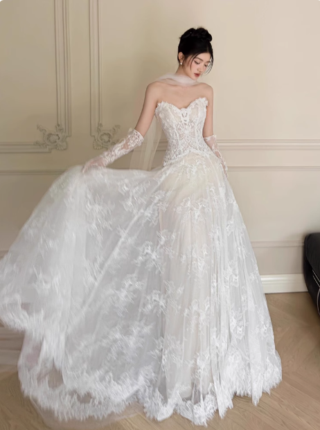 Vestido de novia clásico, corte A, escote corazón, encaje, blanco, minimalista, DP1645