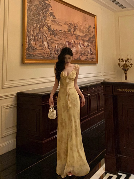 Vestido elegante de fiesta amarillo floral sin mangas con tirantes finos y corte A para 21 cumpleaños, atuendos de cumpleaños, ideas para vestidos de cumpleaños para mujeres DP544