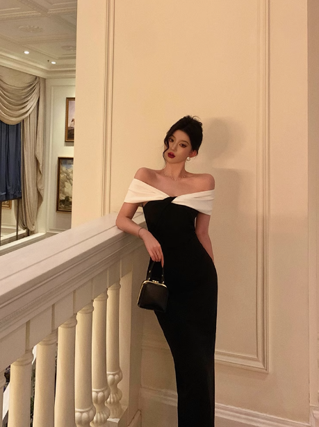 Vestido negro elegante con hombros descubiertos para fiesta de 18 cumpleaños. Ideas de vestidos de cumpleaños para mujeres (DP587).
