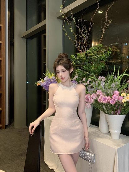 Vestido de fiesta con cuello halter, corte A y diseño de cuentas en rosa, TP3689