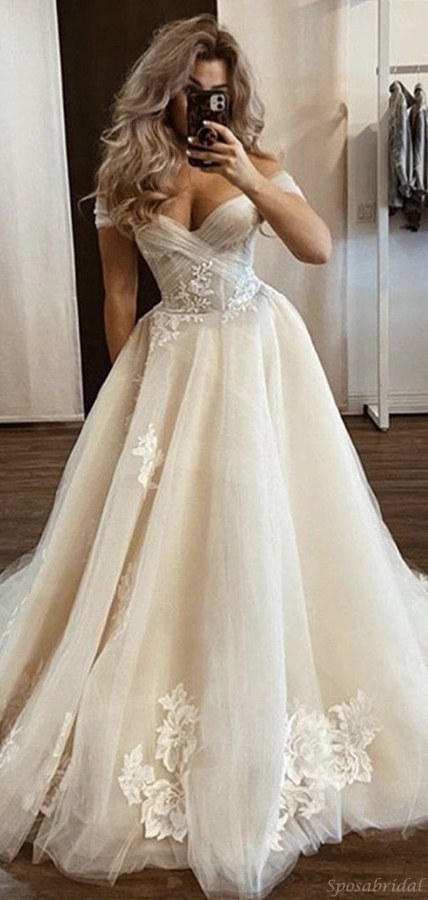 Elegante vestido de fiesta largo de encaje con escote en V y hombros descubiertos en forma de A
