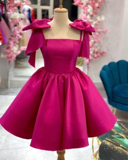 Vestido corto de satén con tirantes y lazo para fiesta de graduación