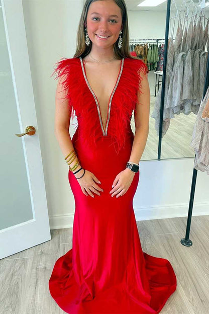 Vestido de fiesta largo de sirena con escote en V pronunciado y plumas rojas, elegante vestido de noche.