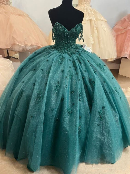 Vestido de quinceañera con cuentas y tirantes finos, color verde esmeralda