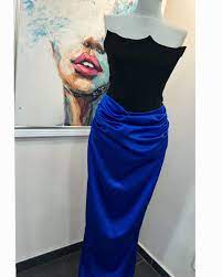 Elegante vestido de fiesta largo de satén sin tirantes, con hombros descubiertos y corte sirena en azul TP1751