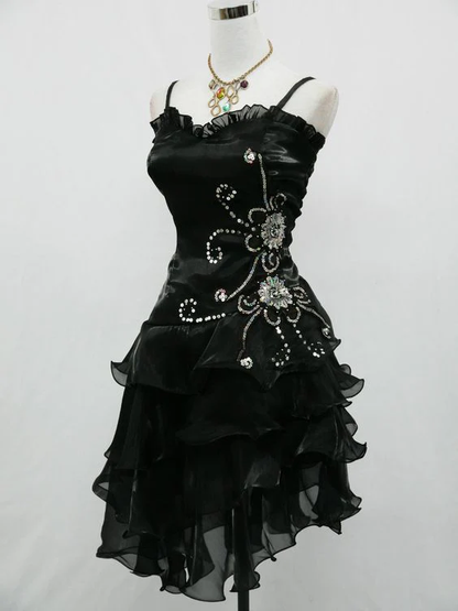 Vestido de fiesta corto con volantes negros de corte A para la fiesta de bienvenida
