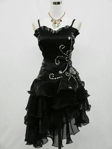Vestido de fiesta corto con volantes negros de corte A para la fiesta de bienvenida
