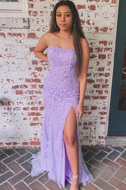 Vestido de fiesta largo de encaje lavanda con sirena sin tirantes y abertura