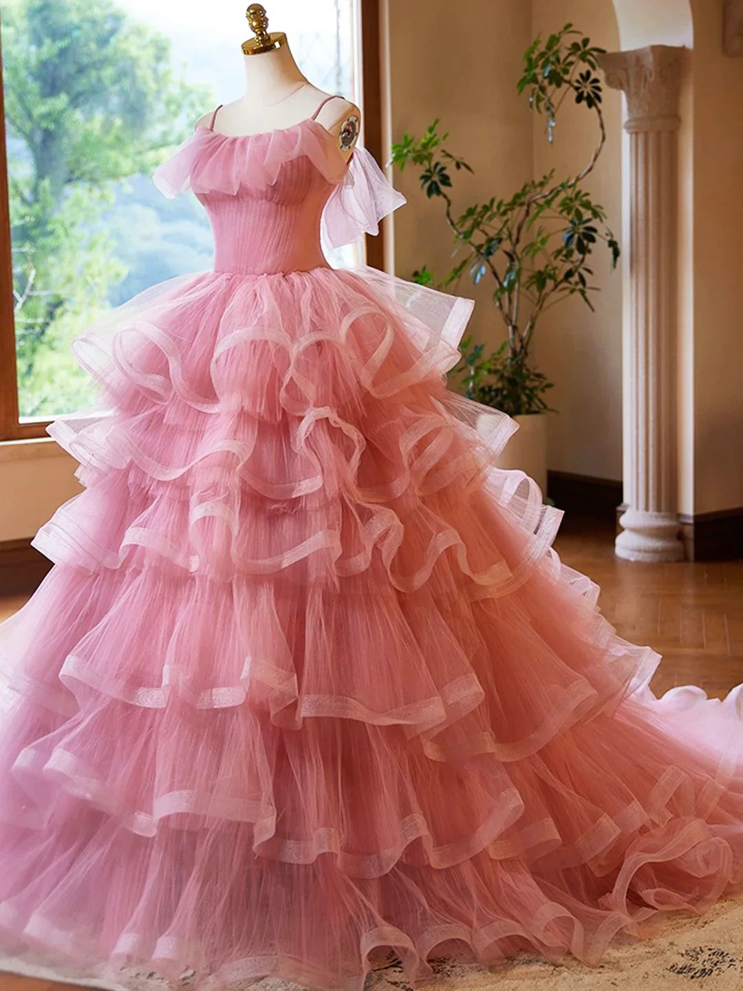 Vestido de fiesta largo de tul rosa con capas y corte A, vestido de noche rosa con tirantes finos para quinceañeras TP150