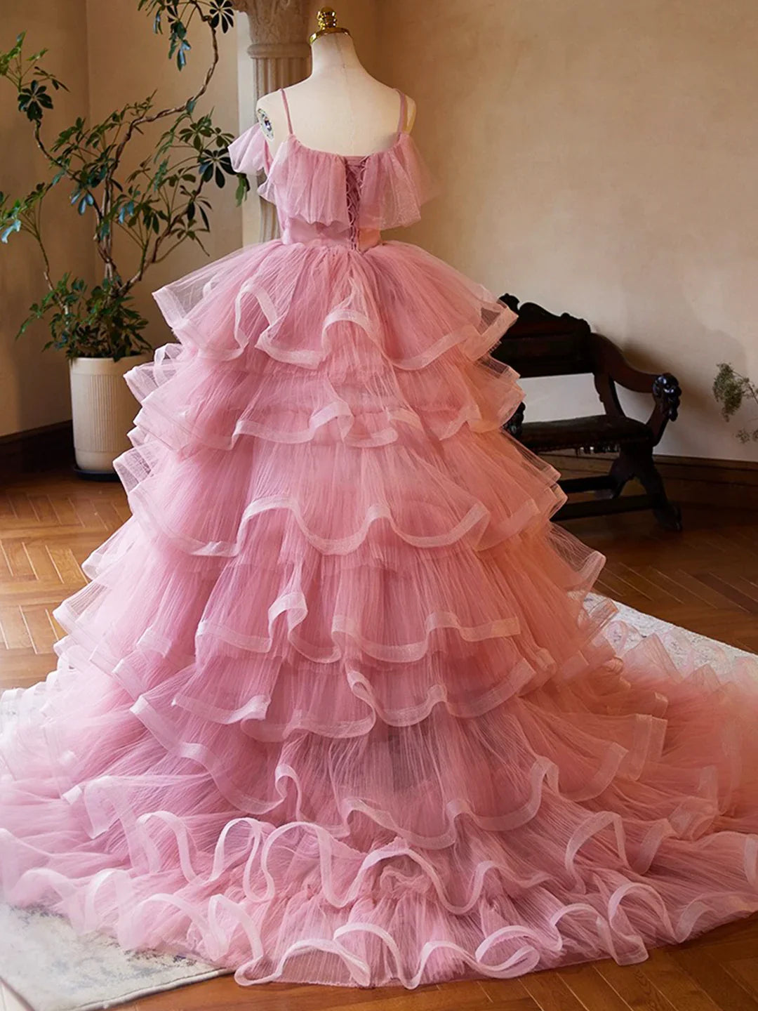 Vestido de fiesta largo de tul rosa con capas y corte A, vestido de noche rosa con tirantes finos para quinceañeras TP150