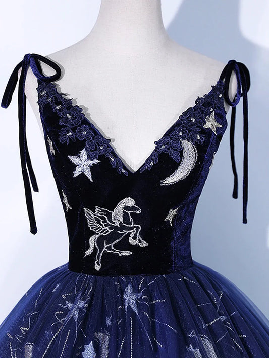 Vestido de fiesta largo de tul azul marino con tirantes finos, encaje floral y espalda descubierta TP284