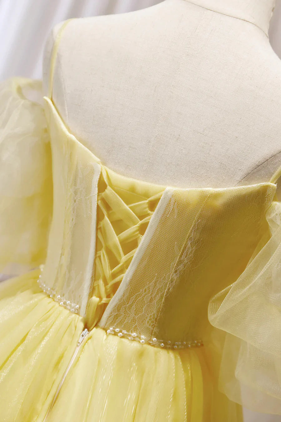 Vestido de fiesta corto de encaje amarillo, con hombros descubiertos, TP486